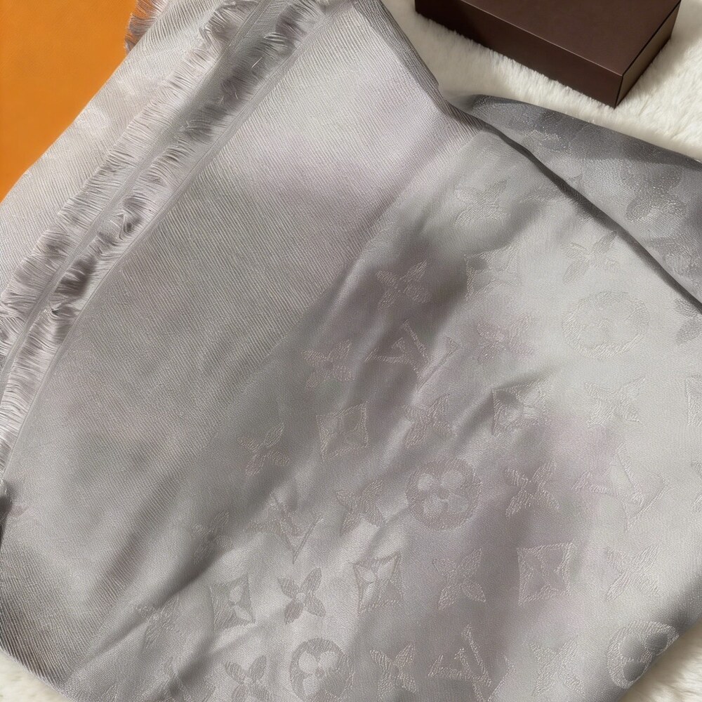 Louis Vuitton Pearl Gray Subtle Monogram Wrap - Picture 3 of 4